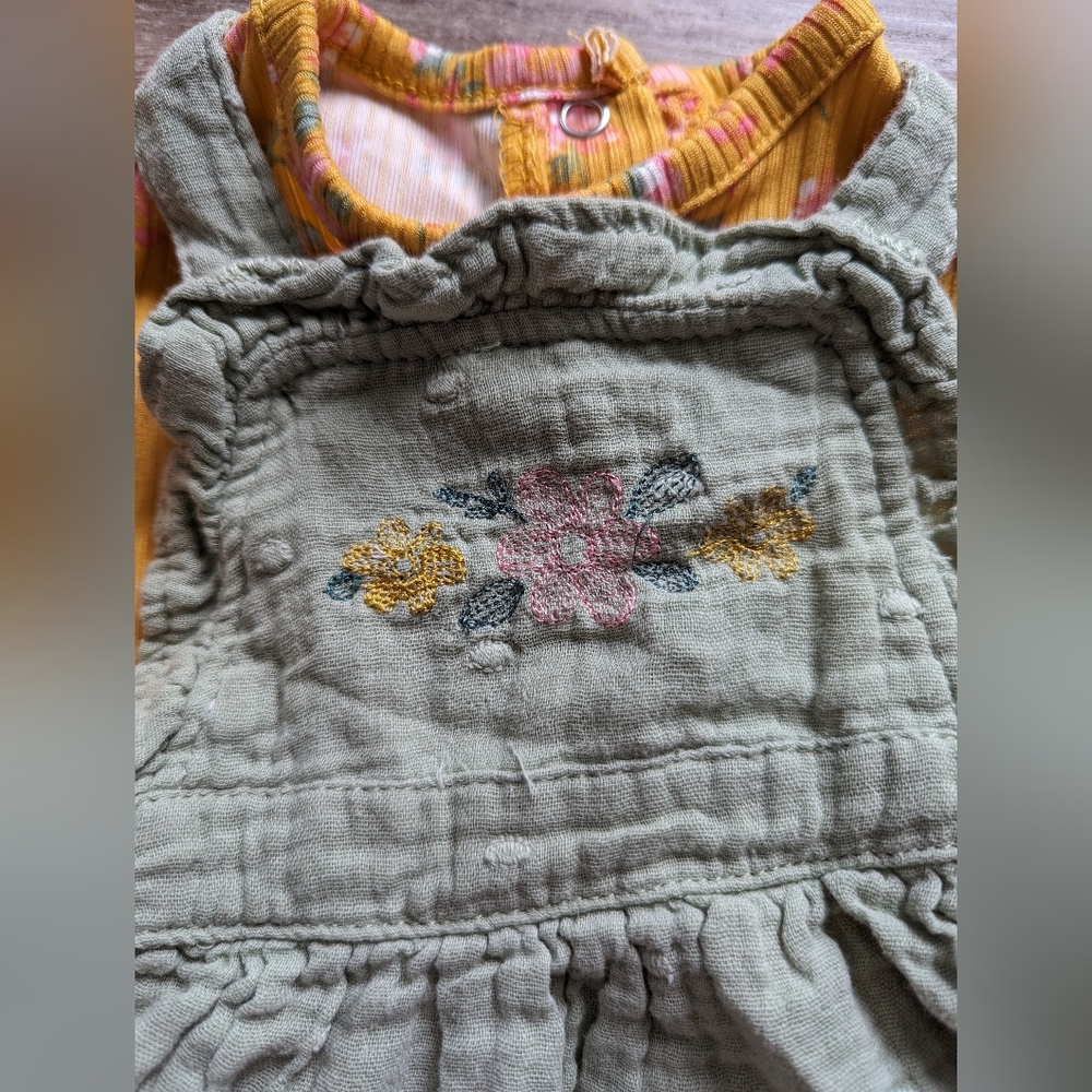 2/$10 Nwot floral pinafore set - Picture 3 of 11